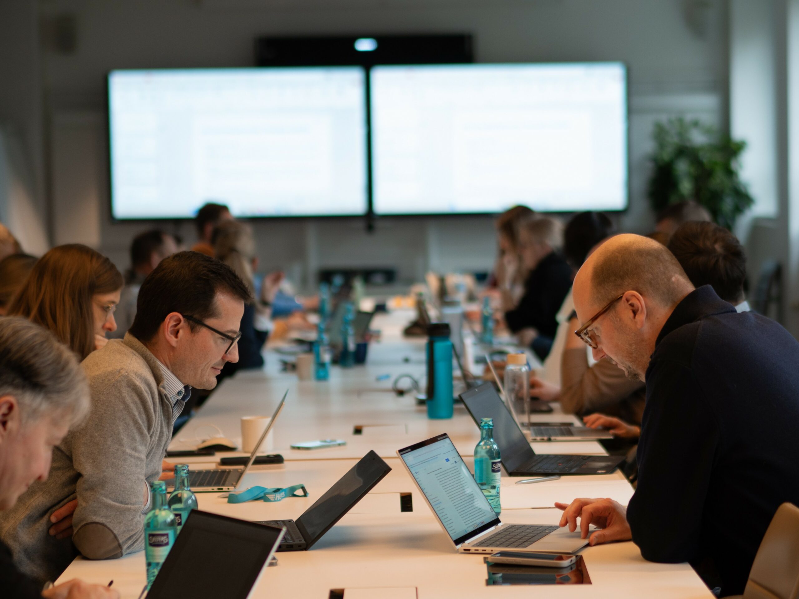 CEO Dennis und CFO Alex in der KI Session