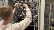Unser Fachinformatik Azubi Kjell arbeitet am diesjährigen Azubi Lab Projekt.